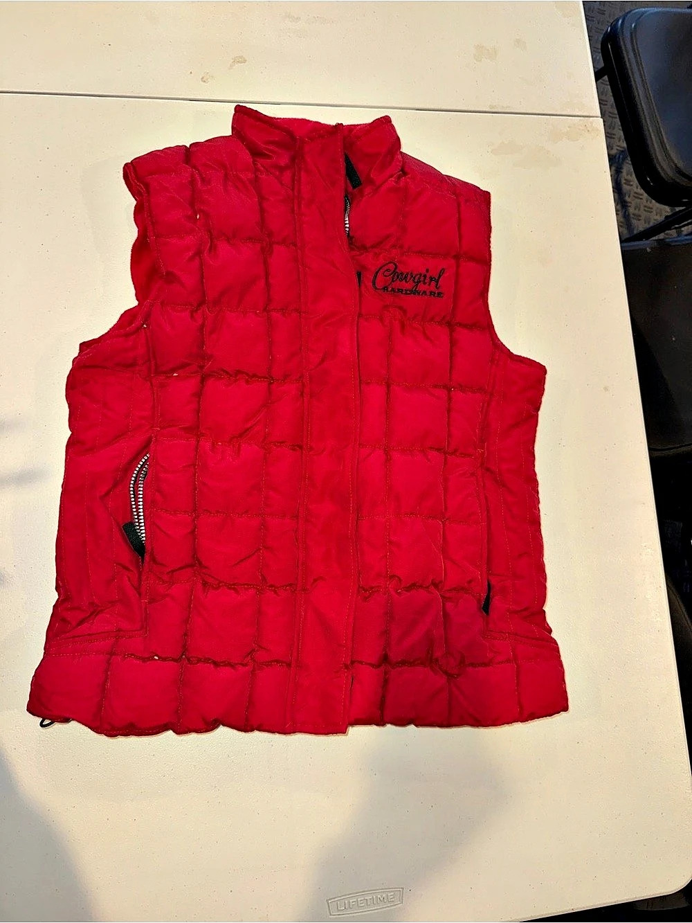 Cowgirl Tuff Puffer Vest in Red Size Large